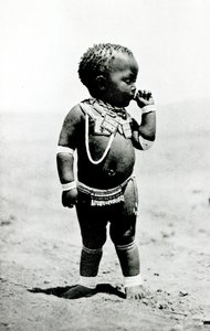 Zulu jente suger første finger av English Photographer