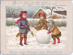 Et viktoriansk julekort av tre barn som leker med en stor snøball, ca. 1880 (fargelitografi) av English School