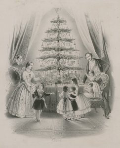 En familie som står rundt et juletre av English School
