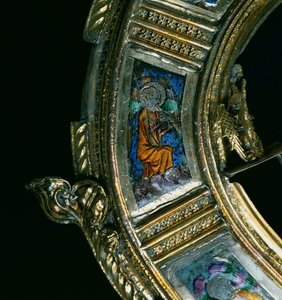 Engel som spiller et blåseinstrument, detalj fra crozieren til William of Wykeham (ca. 1320-1404) (forgylt sølv og champleve-emalje) (se 205100-32) av English School