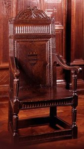 Lenestol malt med våpenanordning omgitt av tannpryd, Yorkshire, tidlig på 1600-tallet (eik) av English School