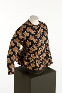 Svart livstykke med trykt gyllenbrunt lønnebladdesign, ca. 1860-70 (bomull) av English School