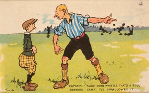 Kaptein: Blås i fløyta det er en feil, dommer: Kan ikke, jeg har svelget det, montert postkort av English School