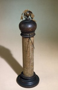 Søylesolur malt med en figur av St. Christopher (tre)
