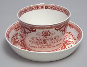 Jubileums tekopp og tallerken som leser A Memento of Preston Guild 1882, Minton, England, ca. 1882 (keramikk) av English School