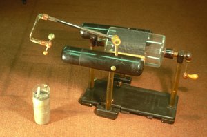 Elektrostatisk sylindermaskin, med Leyden-krukke (mahogni, messing og glass)