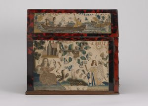 Brodert kiste, ca. 1660 (silke, lerret, tre, skilpaddeskall og sølvfester)