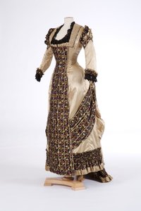 Aftenkjole, 1870-tallet (silkesateng) av English School