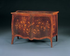 George III intarsiakommode på samme måte som John Cobb, ca. 1770 (amarant og tulipanved) av English School