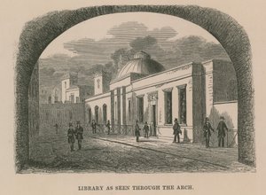 Bibliothek durch den Bogen gesehen von English School