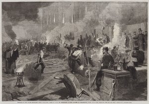 Medlemmer av South Middlesex Rifle Volunteers Corps at Work by Torchlight in the Gardens of Burlington House, Piccadilly, rydder bakken for Drill-Shed (gravering) av English School