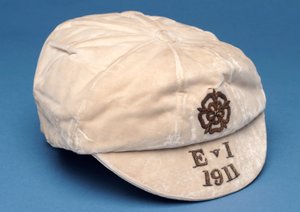 Offisiell England Cap, 1911 (fløyel med gullflett) av English School