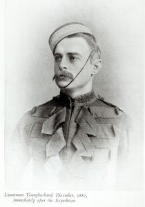 Fotografi av Sir Francis Younghusband (1863-1942) i 1887 fra 