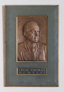 Plakett med Cecil Thomas, skulptør og medaljevinner, 1946 av English School