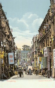 Postkort som viser Queens Road West, Hongkong, ca. 1900 av English School