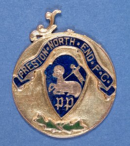 Preston North End Football Club Medal, 1897-98 (metall) (se også 315001) av English School