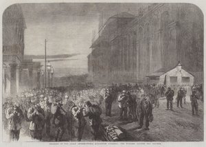 Fremdriften til den store internasjonale utstillingsbygningen, arbeiderne forlater eiendommen (gravering) av English School