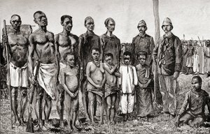 Pygmé-innfødte sammenlignet med engelske offiserer, sudanesere og zanzibaris, 1890 (tregravering) av English School