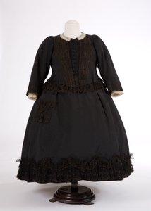 Queen Victorias kjole, 1890-tallet (silke og nett) av English School
