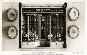 Spratt, kjøpmann til hennes majestet, miniatyrbutikk for de kongelige barna, Swiss Cottage, Osborne House, Isle of Wight (litho etter et bilde)