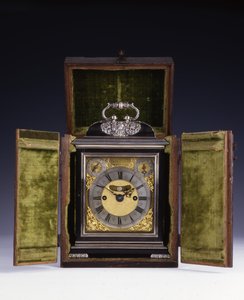 The Barnard Tompion, Tompion and Banger, London, nr. 460, slående brakettklokke, ca. 1708 (ibenholt og sølv) (se også 745882-87) av English School