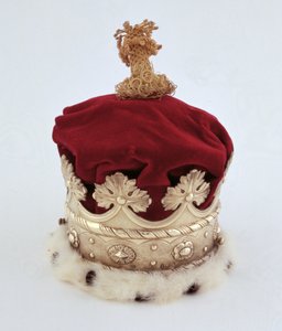 Hertuginnen av Norfolks Coronet (forgylt sølv, fløyel og hermelin) av English School