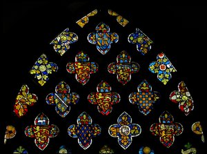 Das Ostfenster, Wappenglas zeigt die Verbindungen der örtlichen führenden Familien mit dem Königshaus