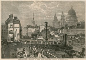 Jernbanen fungerer ved Blackfriars og åpner seg mot Ludgate Hill, London, sett fra den midlertidige broen av English School