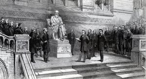 Avduking av statuen av avdøde Charles Darwin i Natural History Museum, South Kensington, 9. juni 1885 av English School