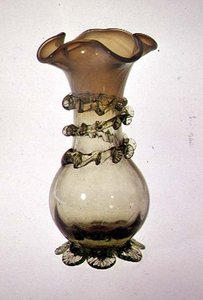 Vase med påført og knipet dekor, sent på 1800-tallet (vaselinglass) av English School