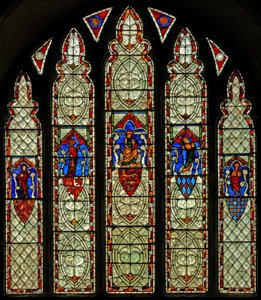 Window Ew som viser korsfestelsen og St Mary, St John, St Mary Magdalene og St Margaret av English School
