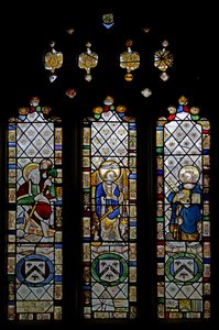 Vindu n5 som viser St Christopher, St Michael, St Peter av English School