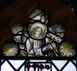 Vindu w6 som viser en engel og Edward IV-solutbrudd av English School