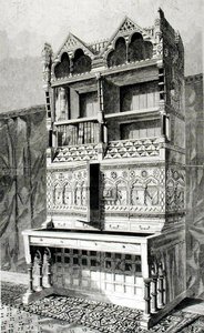 Skrivebord og bokhylle i arkitekturutstillingen, utført av Mr. James Forsyth, etter design av Mr. R. Norman Shaw av English School
