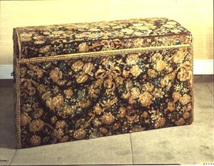 Henry III kiste, brodert, 1590 (tekstiler) av English School English School