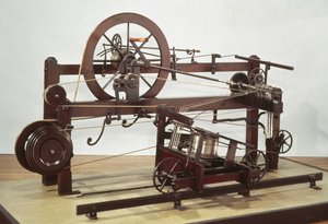 Replika av den spinnende mule-rammen oppfunnet av Samuel Crompton (1753-1827) i ca. 1772-79 (tre og metall)