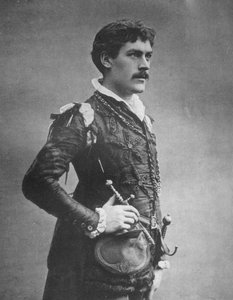 George Alexander , britisk skuespiller og teatersjef, som Faust, 1887