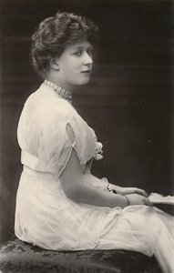 H.R.H. Prinsesse Mary, c1915.