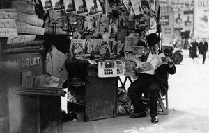 Aviskiosk, Paris, 1931.