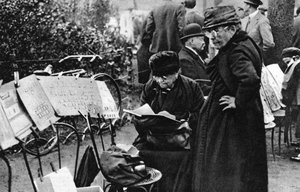Frimerkeselgere i Champs Elysees, Paris, 1931. av Ernest Flammarion
