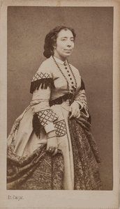 Portrett av sangeren og komponisten Pauline Viardot 1821-1910, mellom 1860 og 1865. av Etienne Carjat