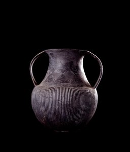 Etruskisk sivilisasjon: svart bucchero amfora, fra Veio, nekropolis av Monte Michele, Italia - 7. århundre f.Kr. av Etruscan