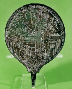 Speil som viser Afrodite som overtaler Helen til å følge Paris til Troy, fra Palestrina (bronse)