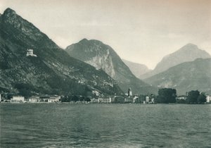 Riva del Garda fra Gardasjøen, Italia, 1927 av Eugen Poppel