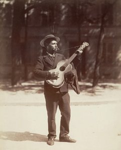 Gitarist, Paris av Eugène Atget