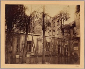 Liten bygning som rommer det gamle benhuset ved Saint-Séverin av Eugène Atget