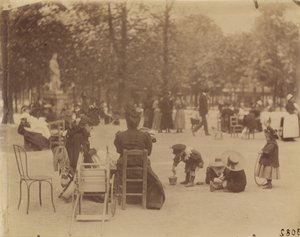 Kvinner og barn i Luxembourghagen av Eugène Atget