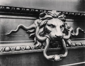 Løvedørbanker, Paris av Eugène Atget