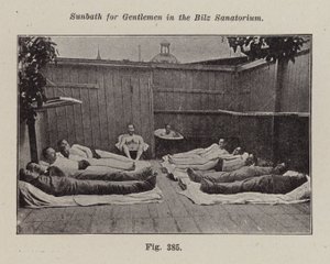 Solbad for herrer i Bilz Sanatorium (s/hvitt bilde) av European Photographer