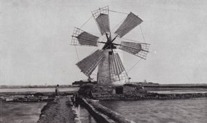 Trapani, en vindmølle (s/hvitt bilde) av European Photographer